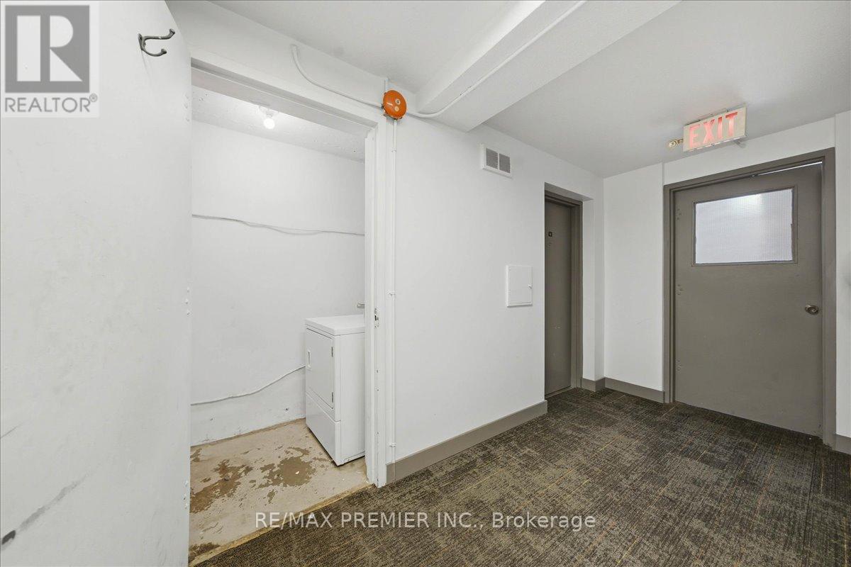 214 Wentworth Street S Property Photo 15