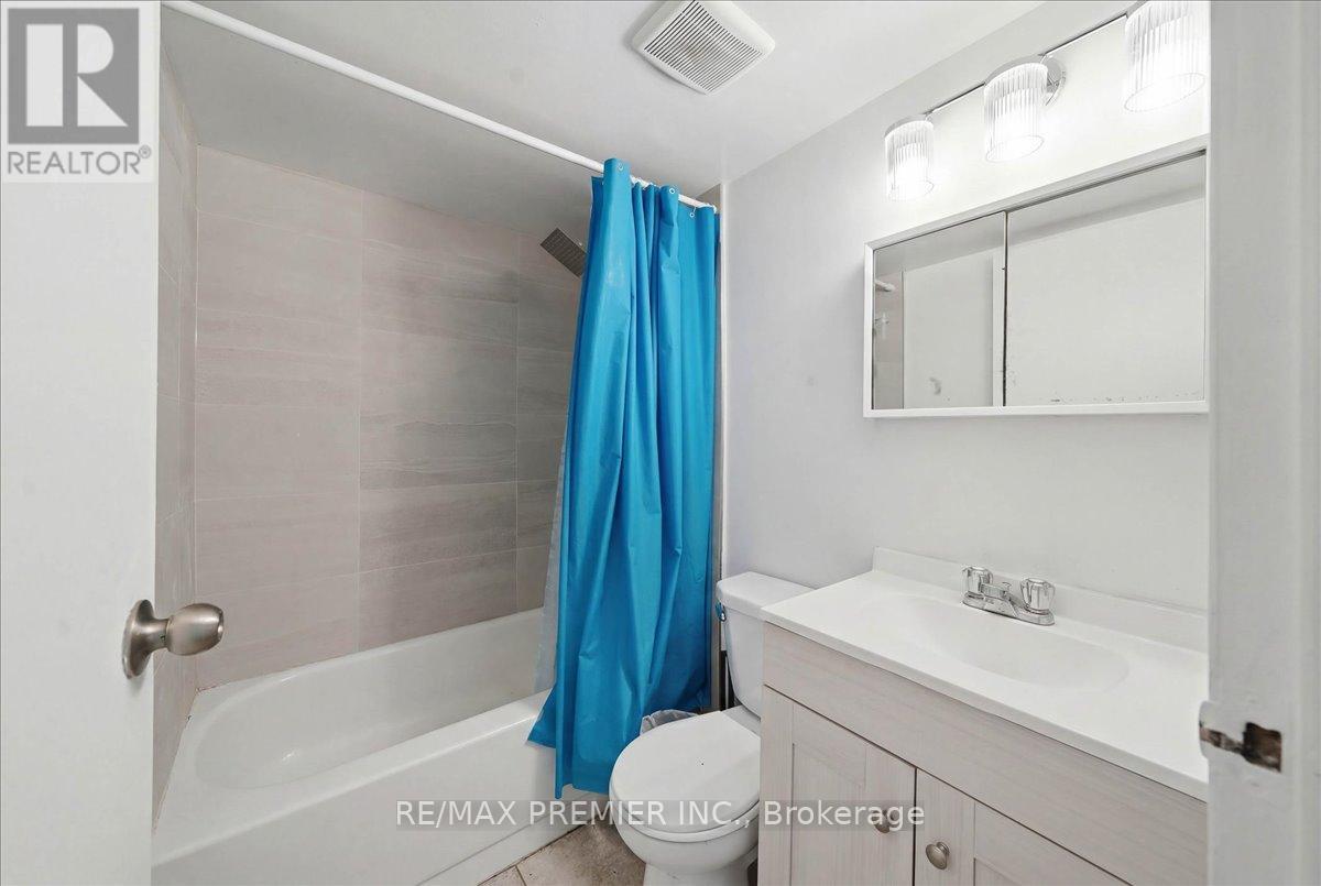 214 Wentworth Street S Property Photo 19