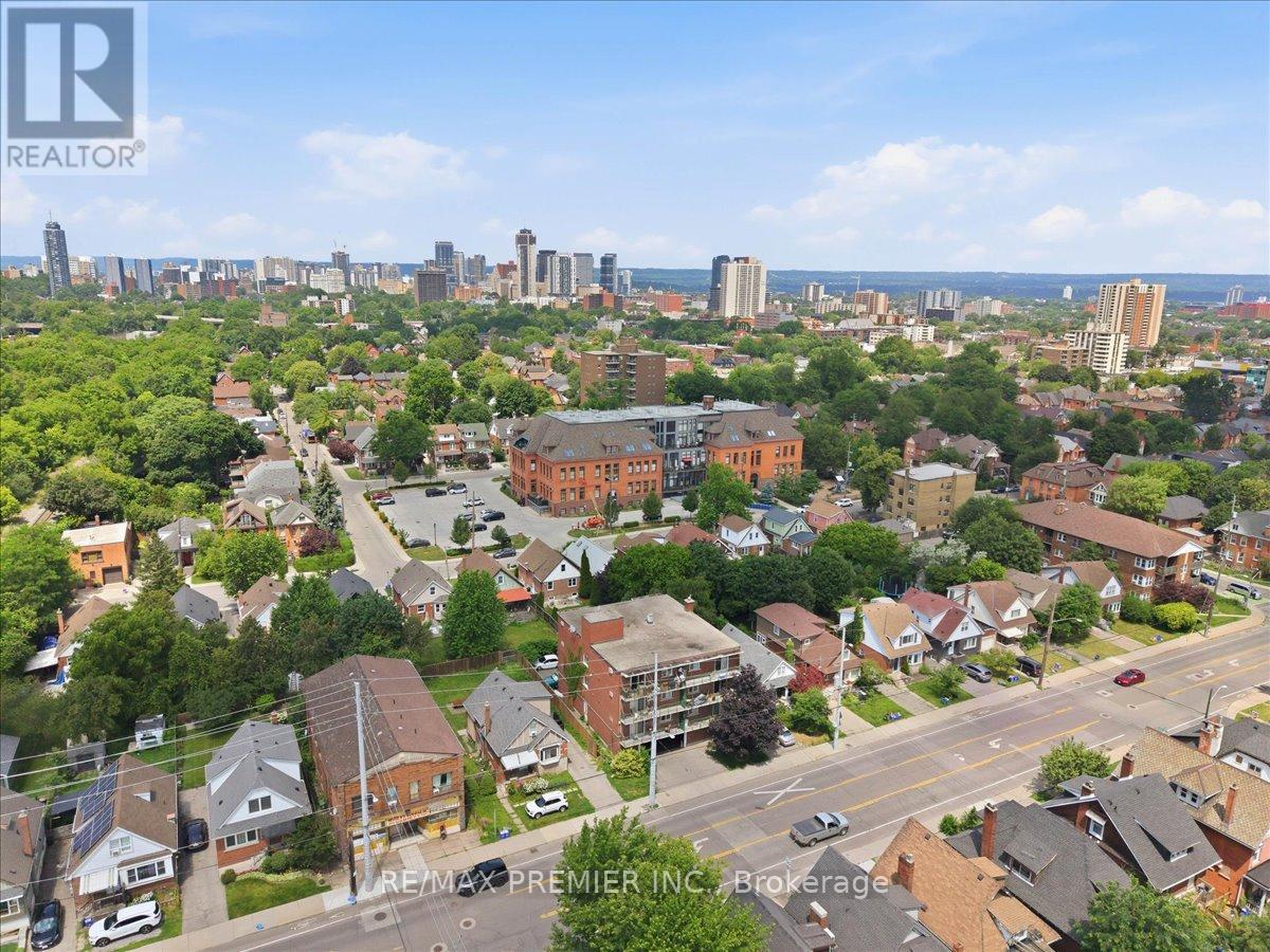214 Wentworth Street S Property Photo 26