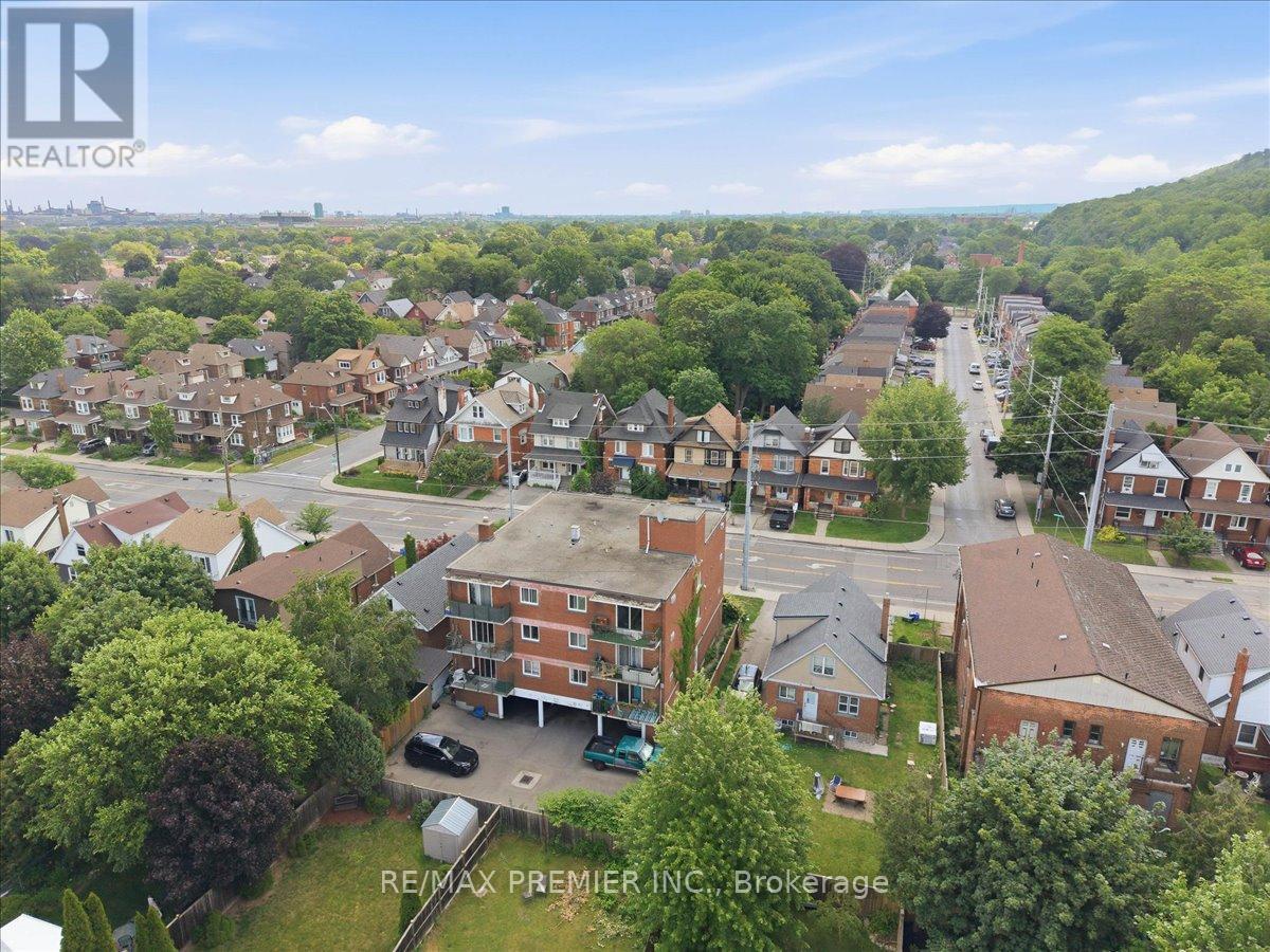 214 Wentworth Street S Property Photo 28