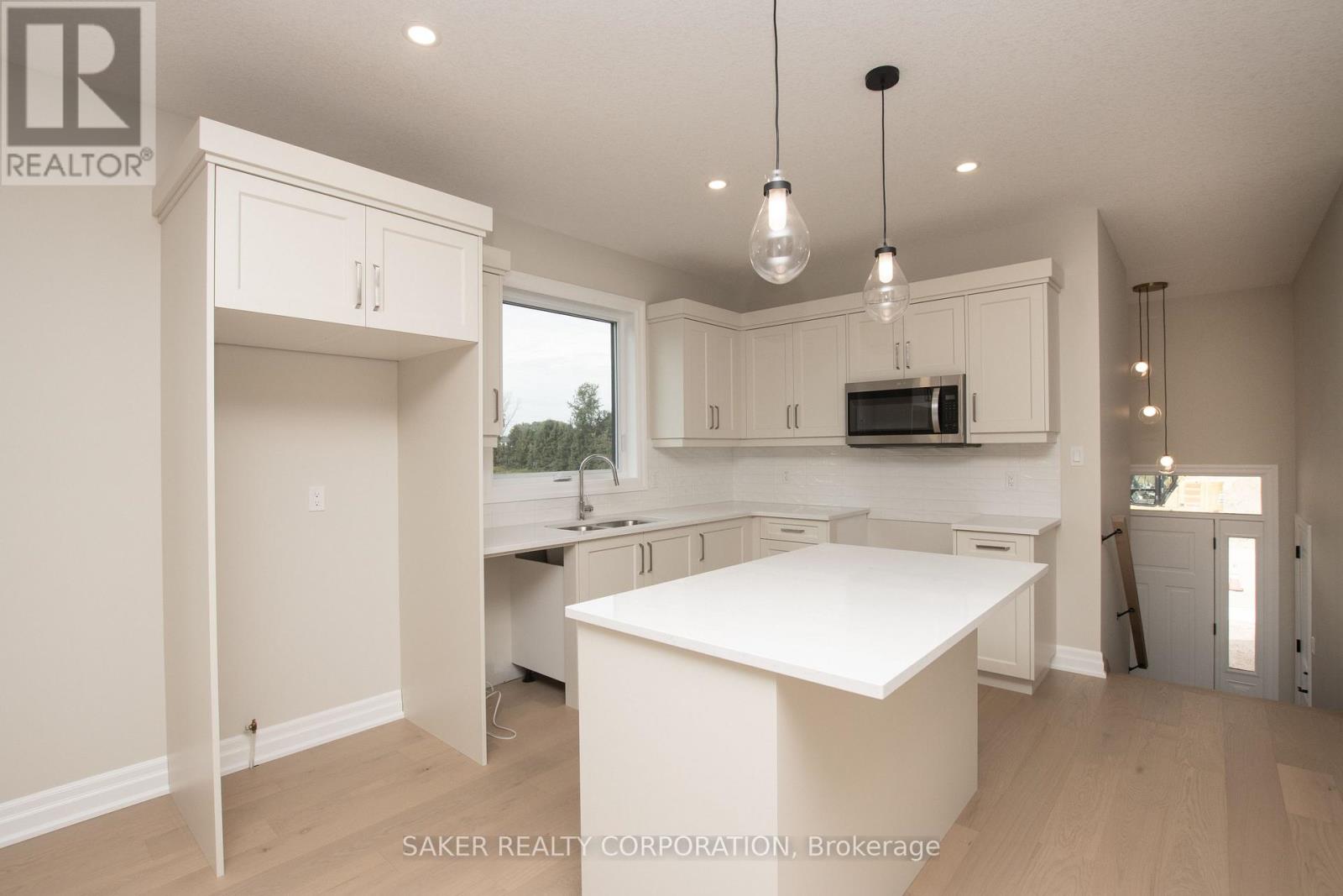 547 Regent Street Property Photo 3
