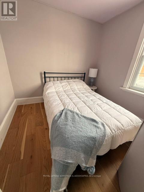 1028 Pembroke Street E Property Photo 12