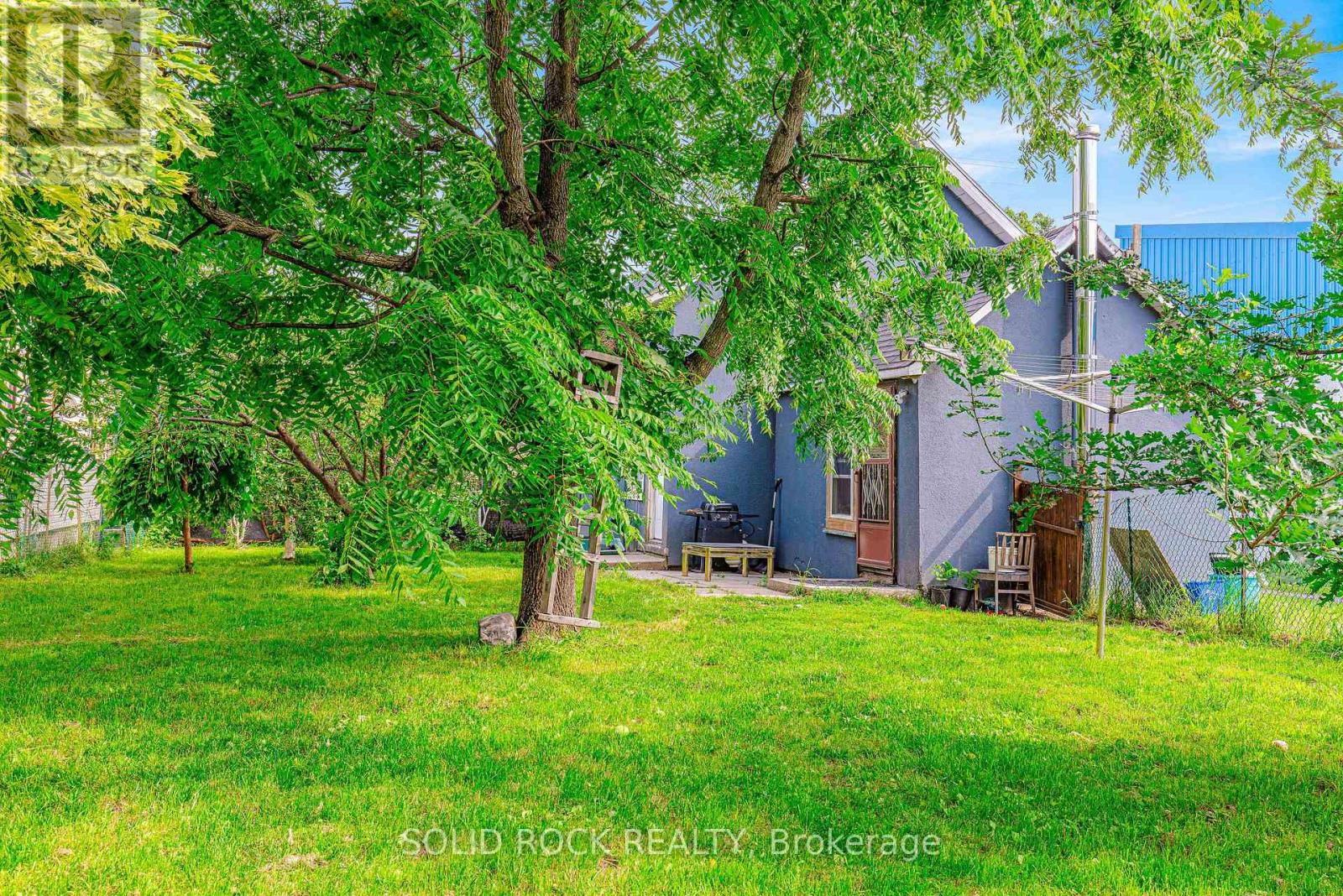 3022 John Street Property Photo 4