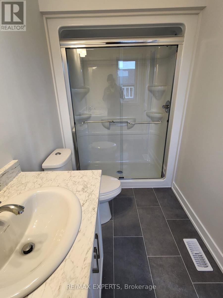95 Whitcomb Crescent E Property Photo 13