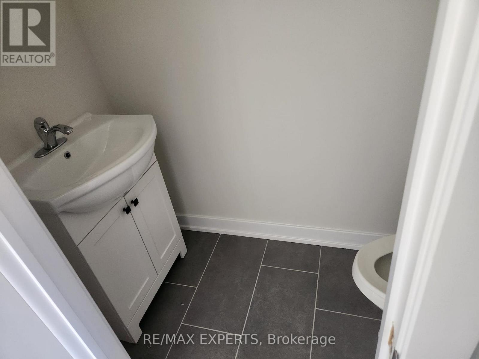 95 Whitcomb Crescent E Property Photo 14