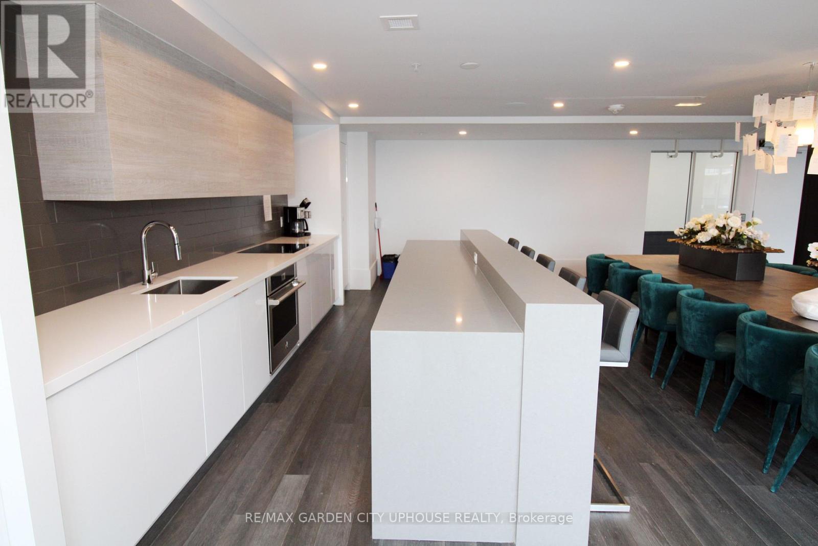336 - 16 Concord Place Property Photo 13
