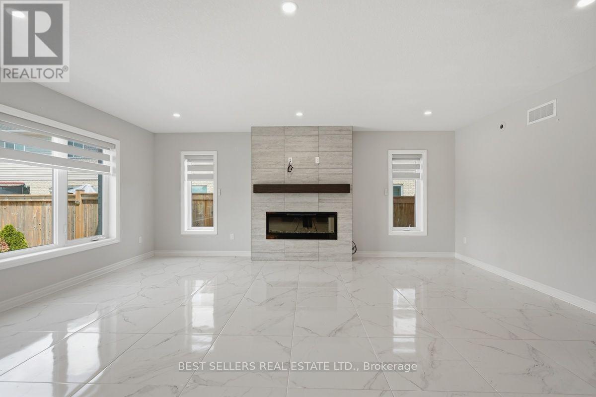 22 Weir Crescent Property Photo 10