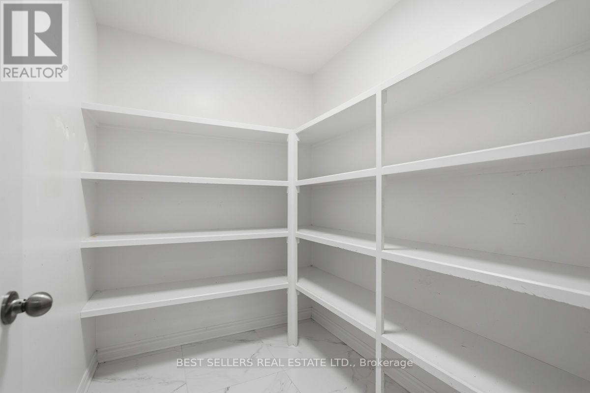 22 Weir Crescent Property Photo 18