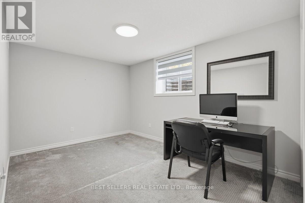 22 Weir Crescent Property Photo 41