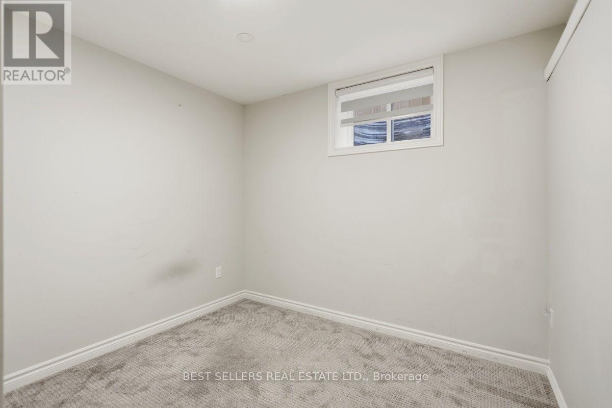 22 Weir Crescent Property Photo 44