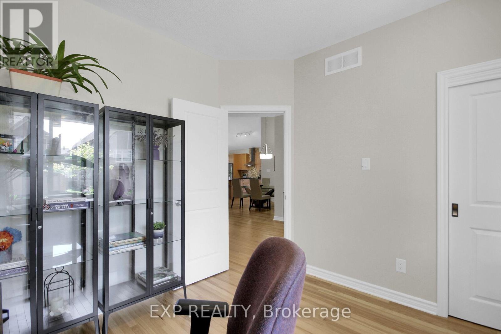 417 Charing Cross Way Property Photo 8