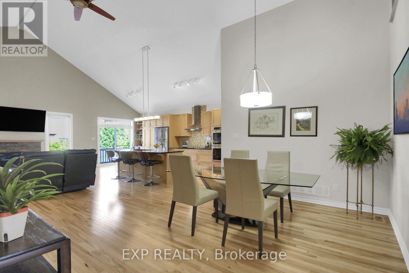 417 Charing Cross Way Property Photo 11