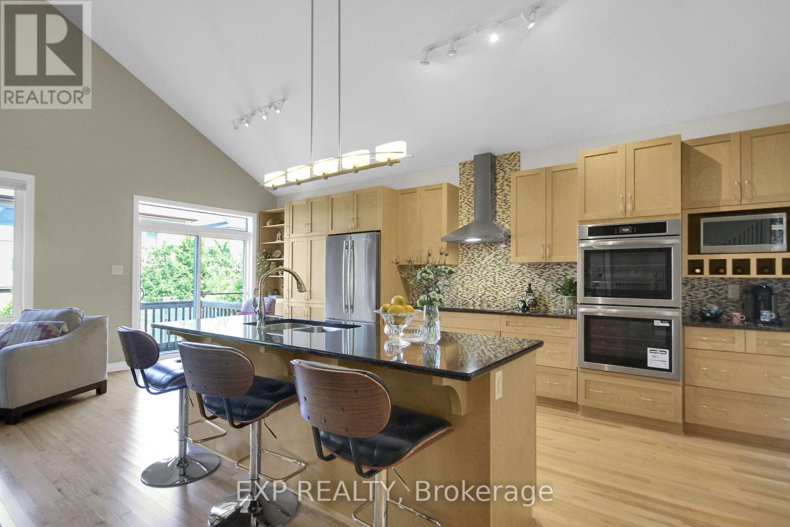 417 Charing Cross Way Property Photo 16