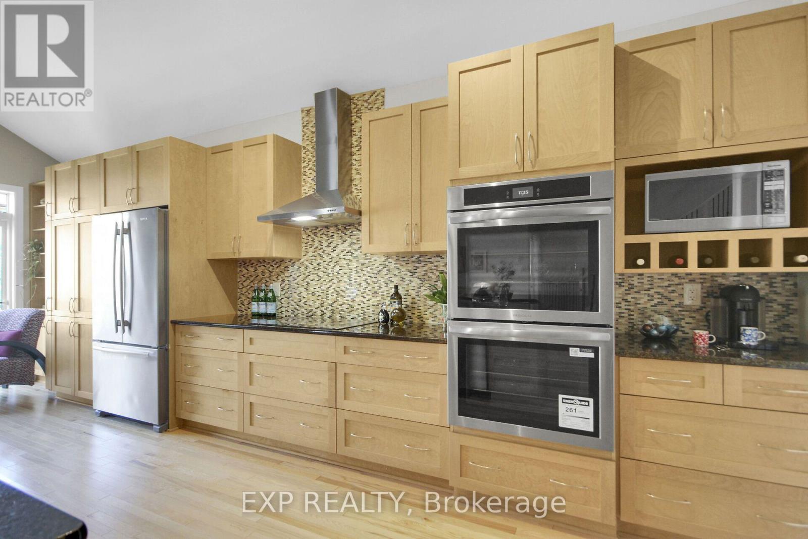 417 Charing Cross Way Property Photo 17