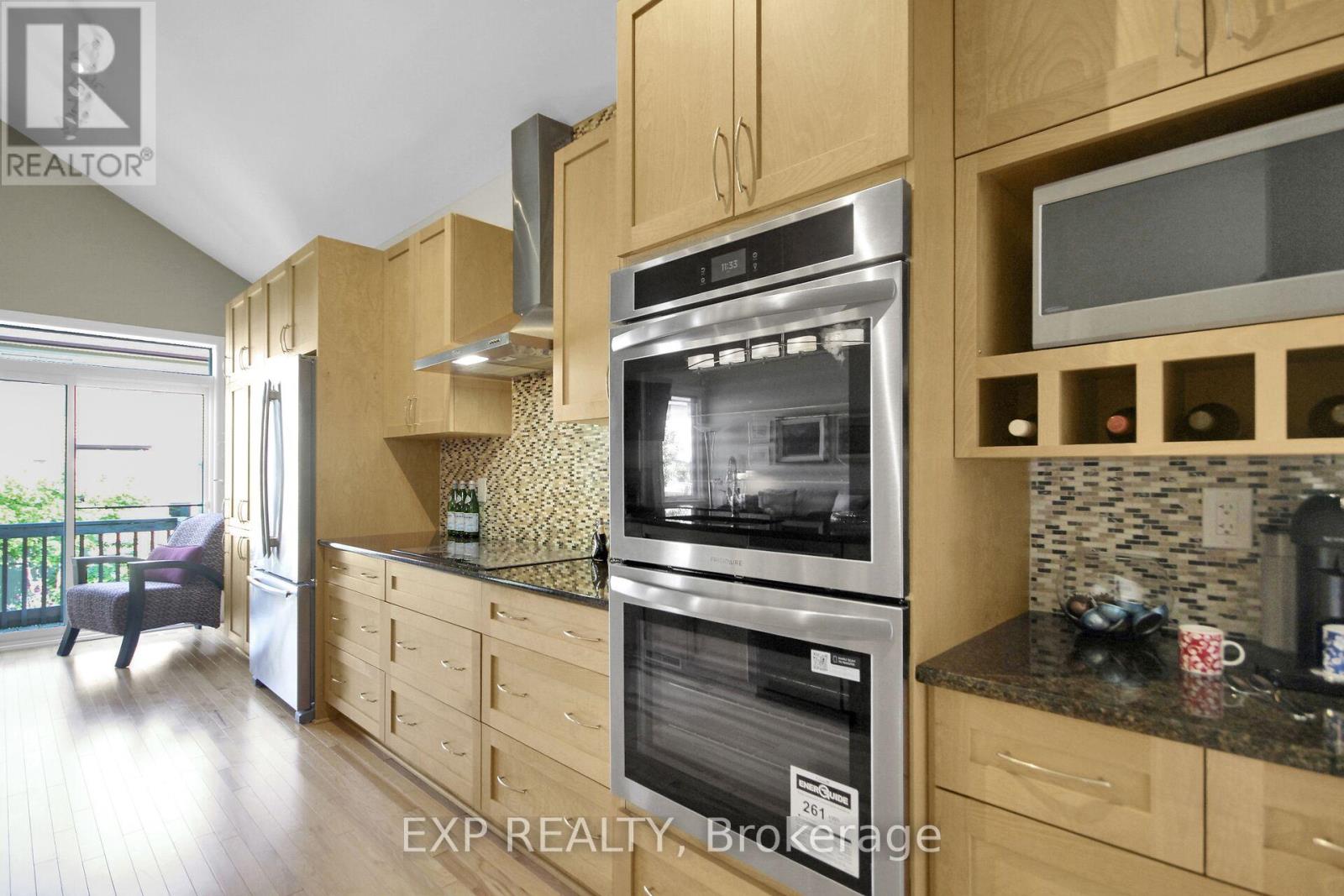 417 Charing Cross Way Property Photo 18