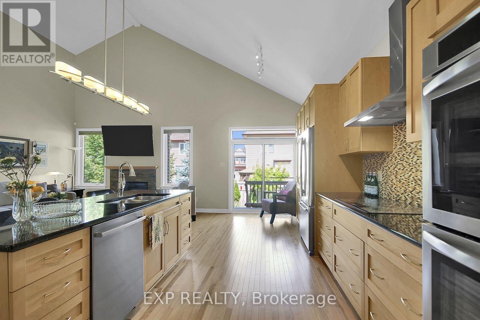 417 Charing Cross Way Property Photo 19