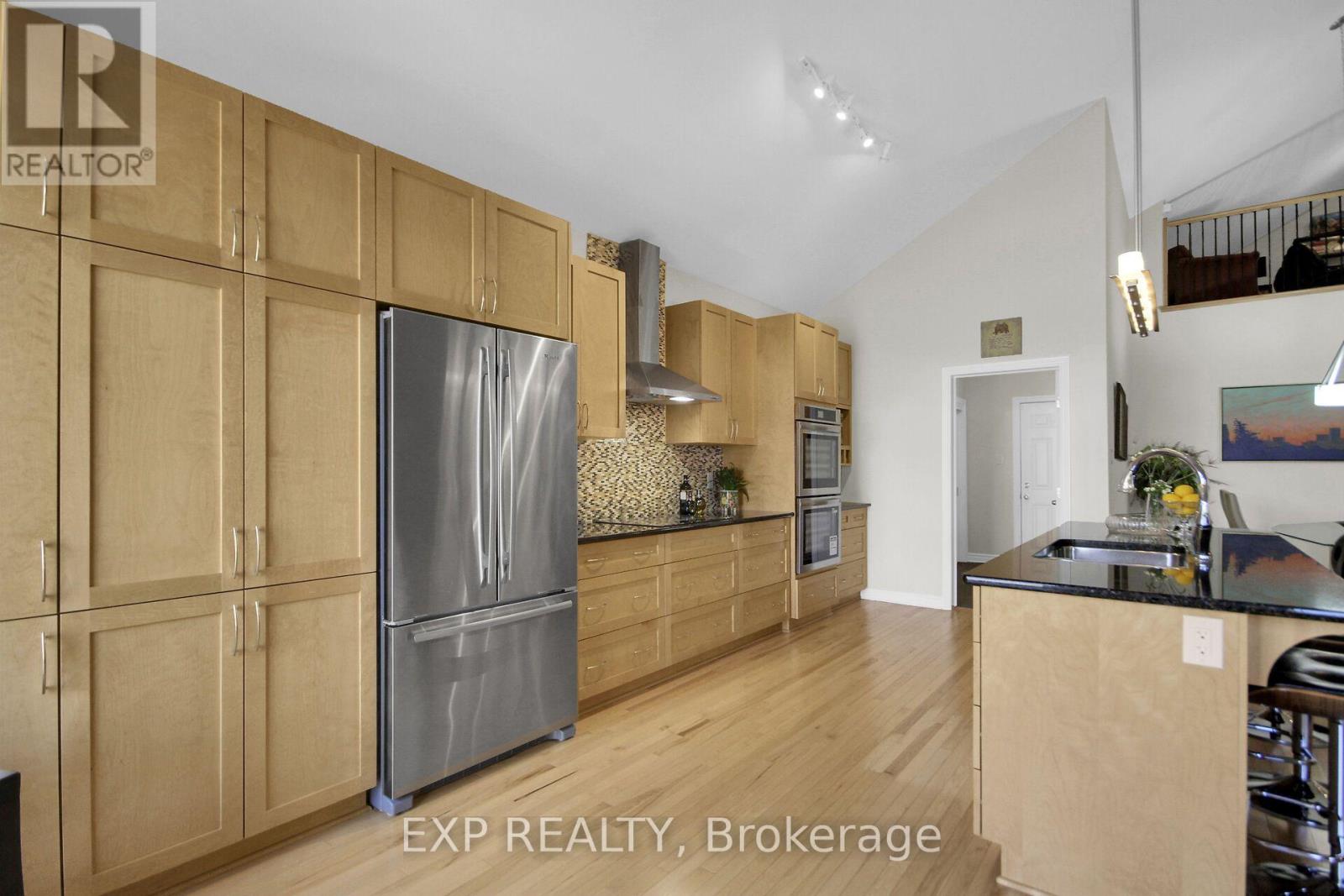 417 Charing Cross Way Property Photo 21