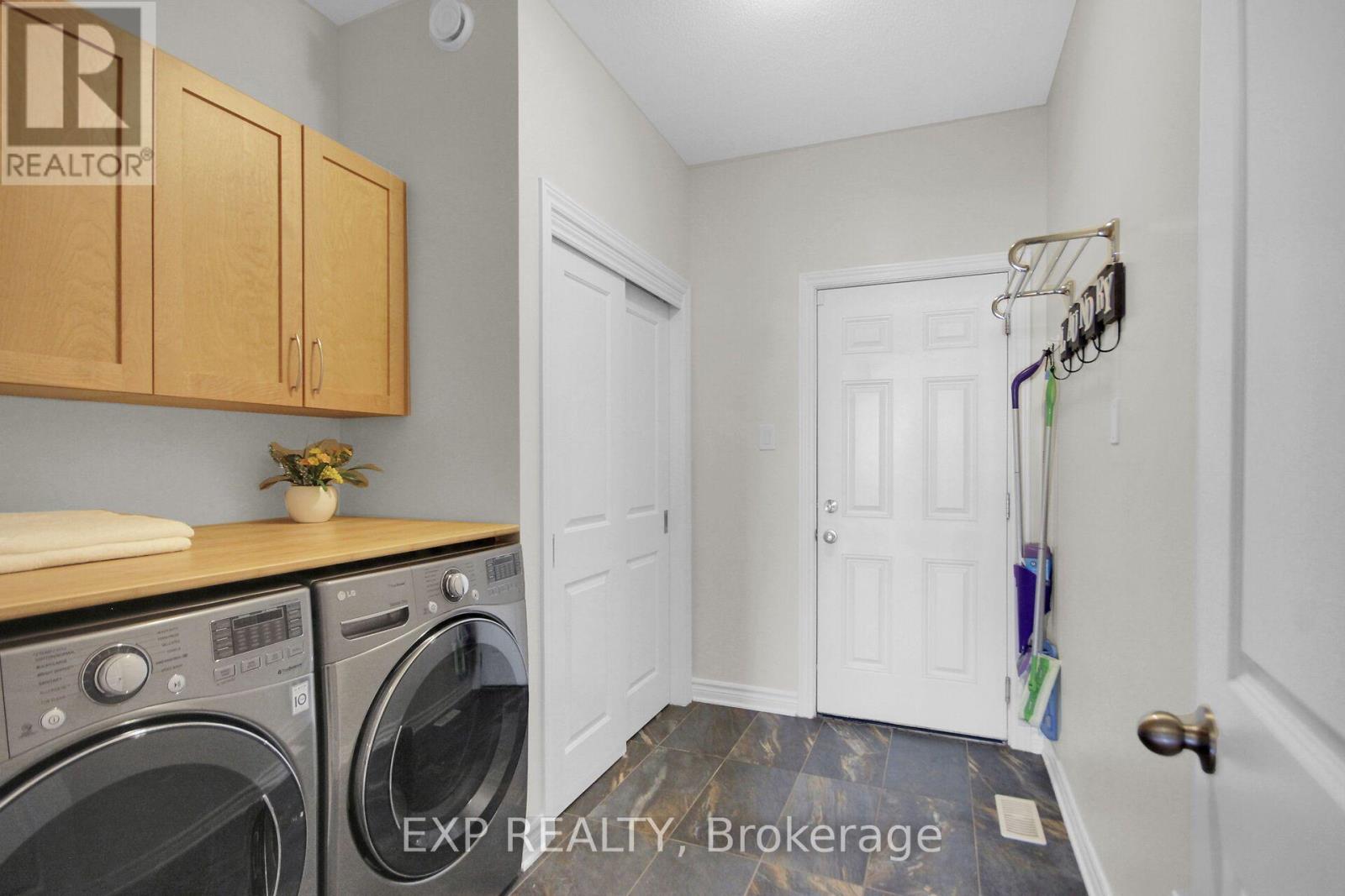 417 Charing Cross Way Property Photo 22