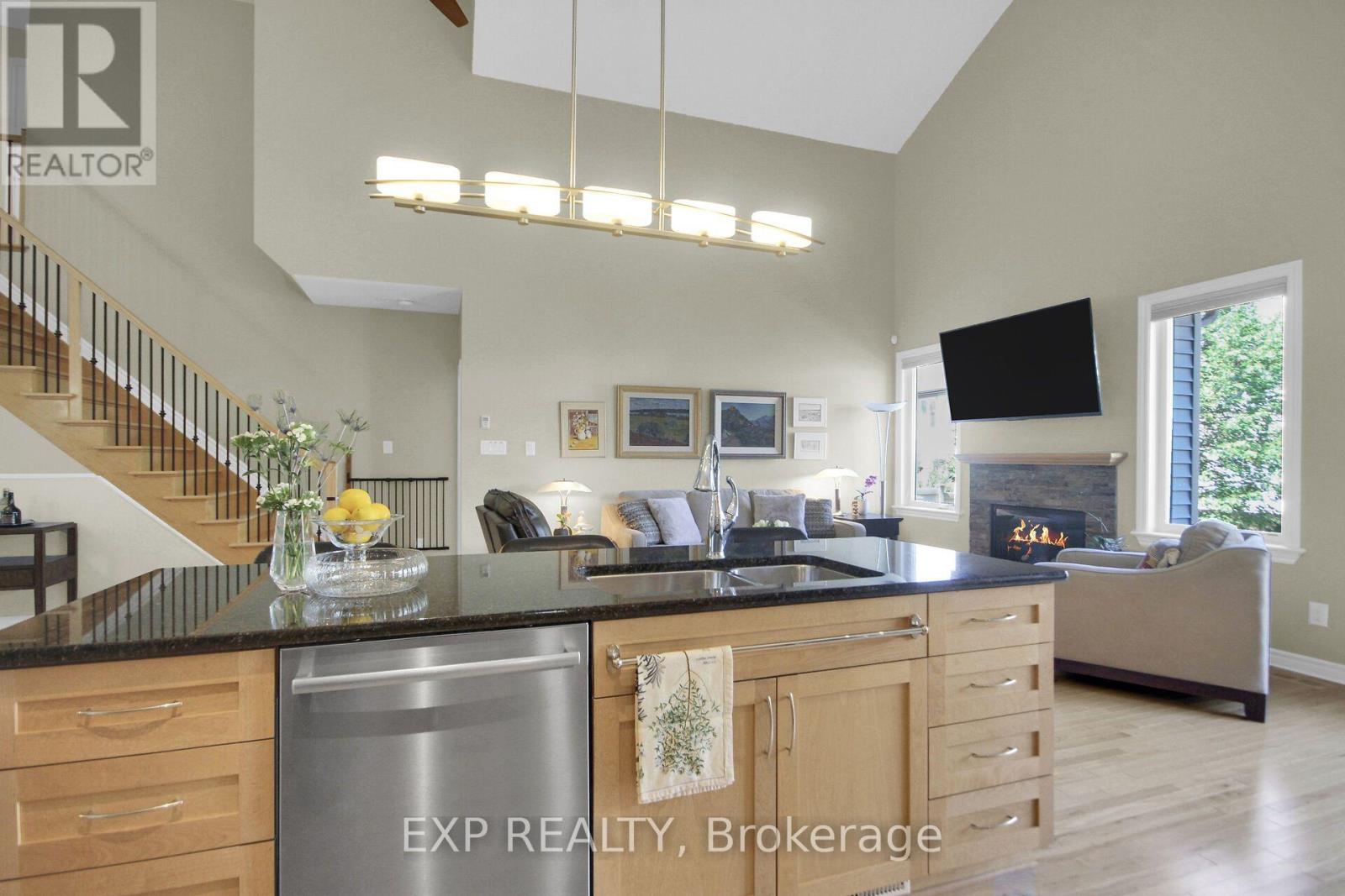 417 Charing Cross Way Property Photo 23