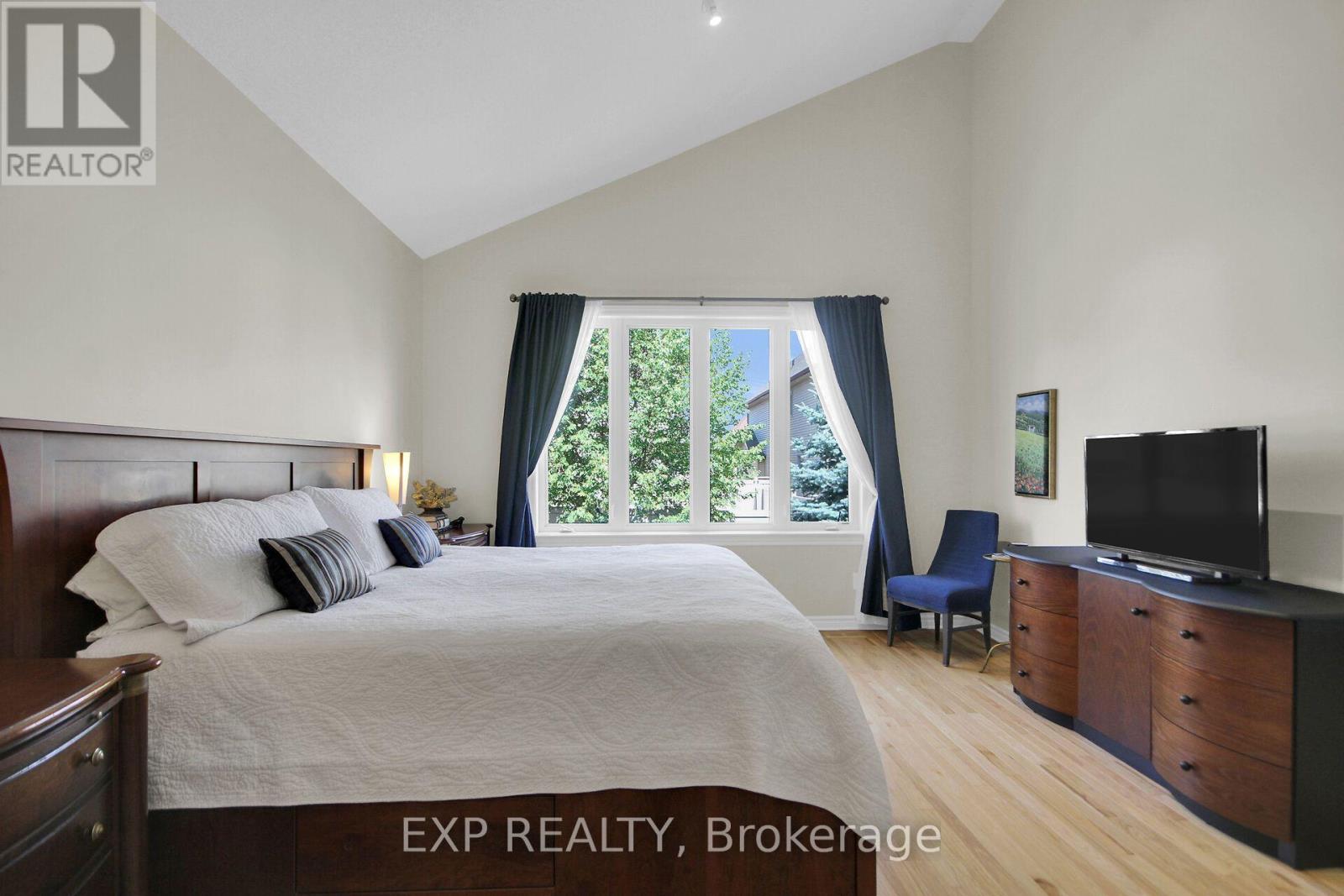 417 Charing Cross Way Property Photo 24