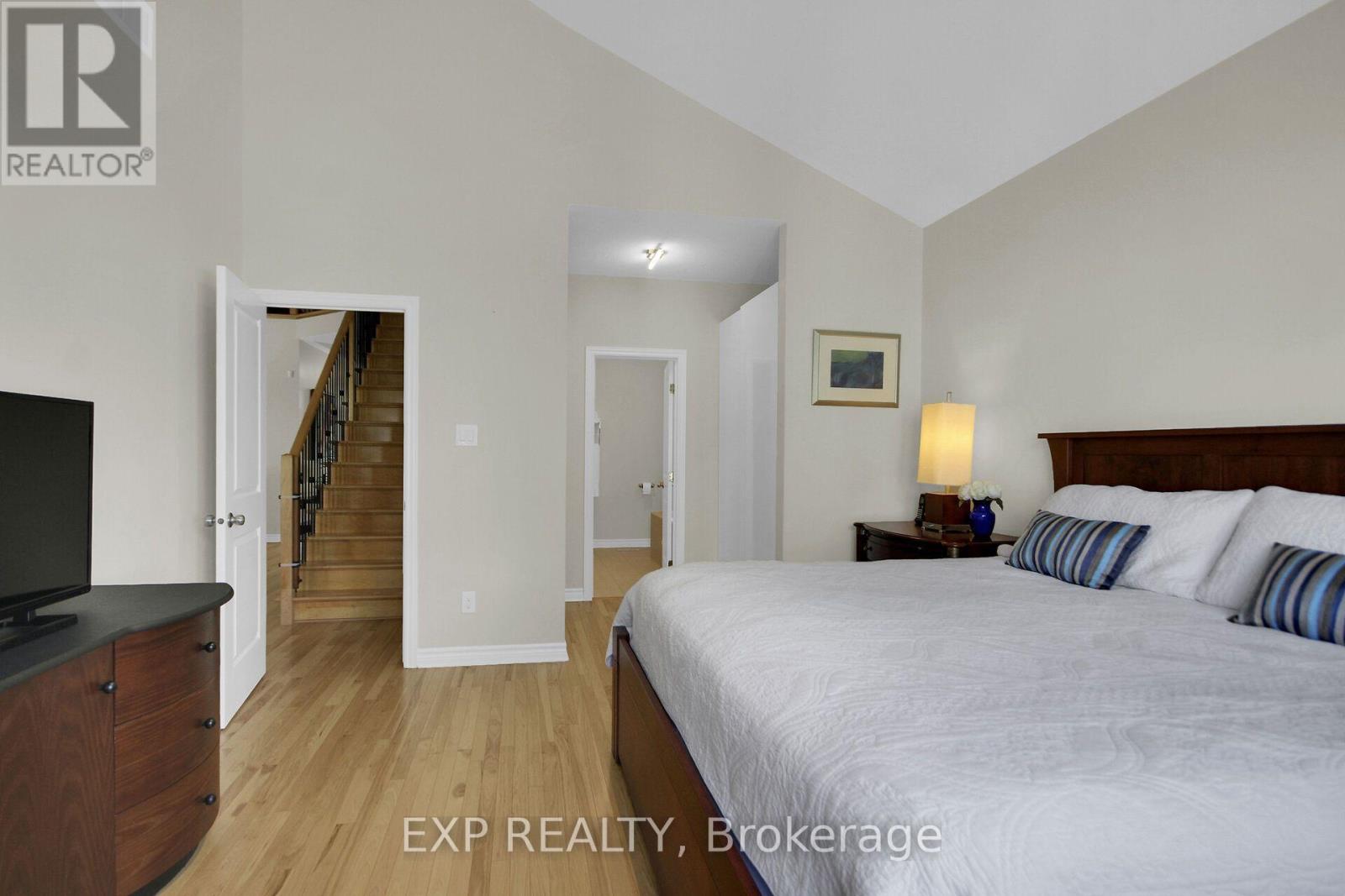 417 Charing Cross Way Property Photo 25