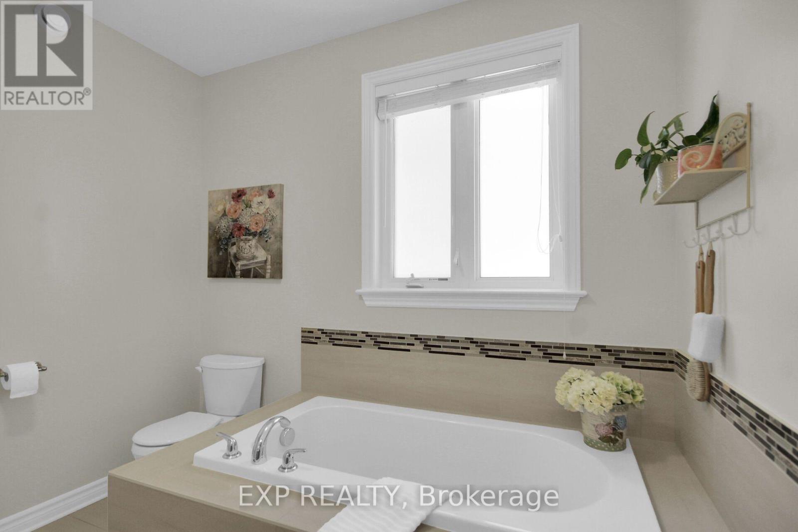 417 Charing Cross Way Property Photo 27