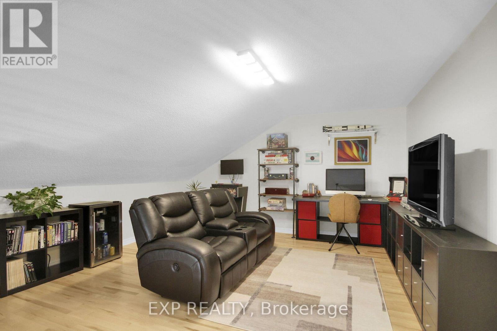 417 Charing Cross Way Property Photo 30