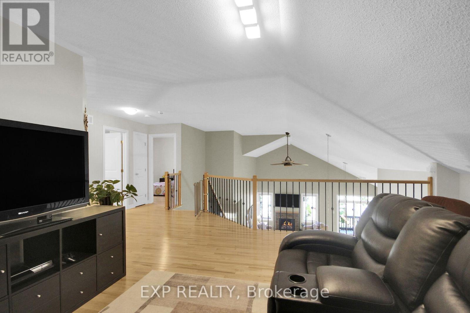 417 Charing Cross Way Property Photo 31