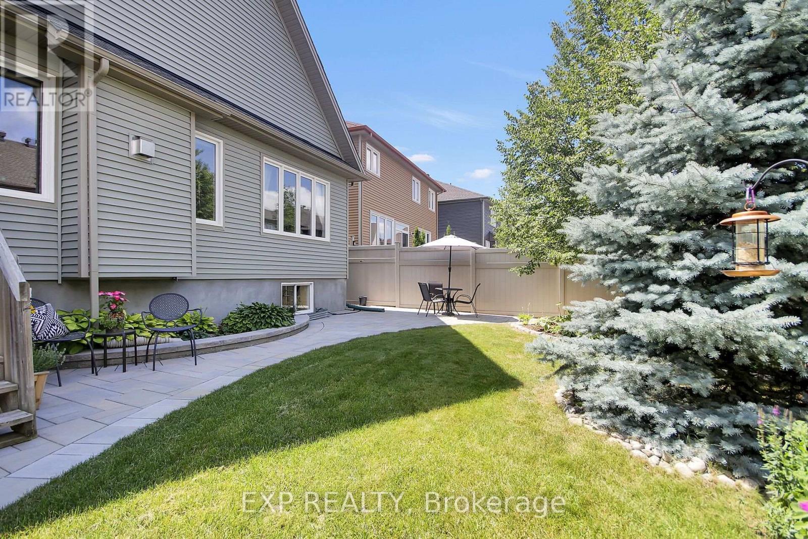 417 Charing Cross Way Property Photo 46