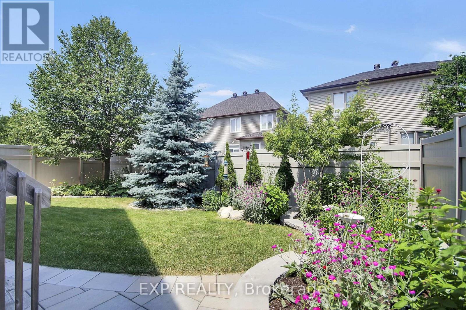 417 Charing Cross Way Property Photo 47