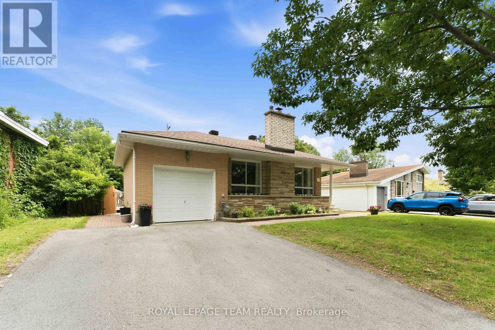 1155 Agincourt Road Property Photo 2