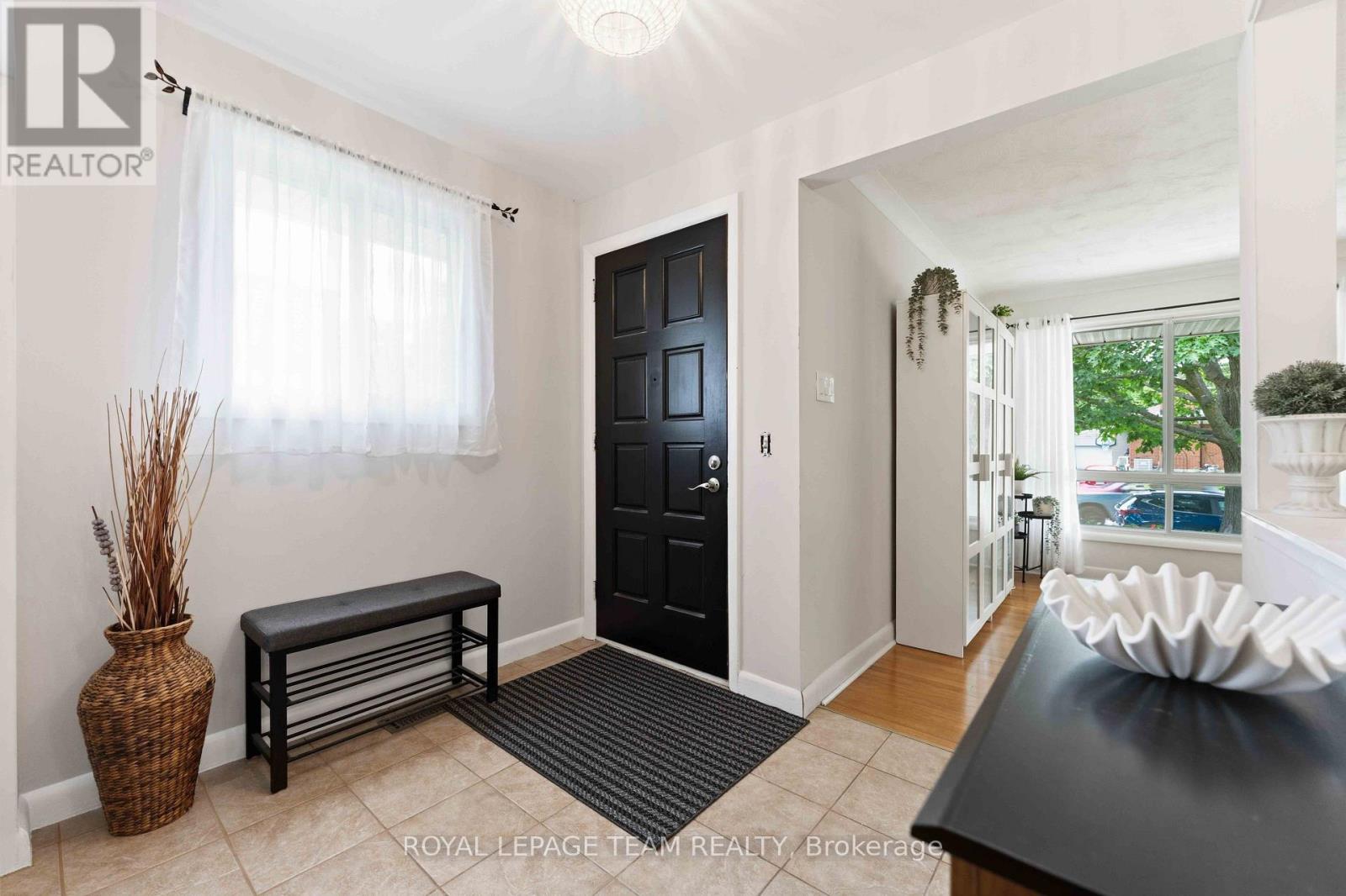 1155 Agincourt Road Property Photo 4