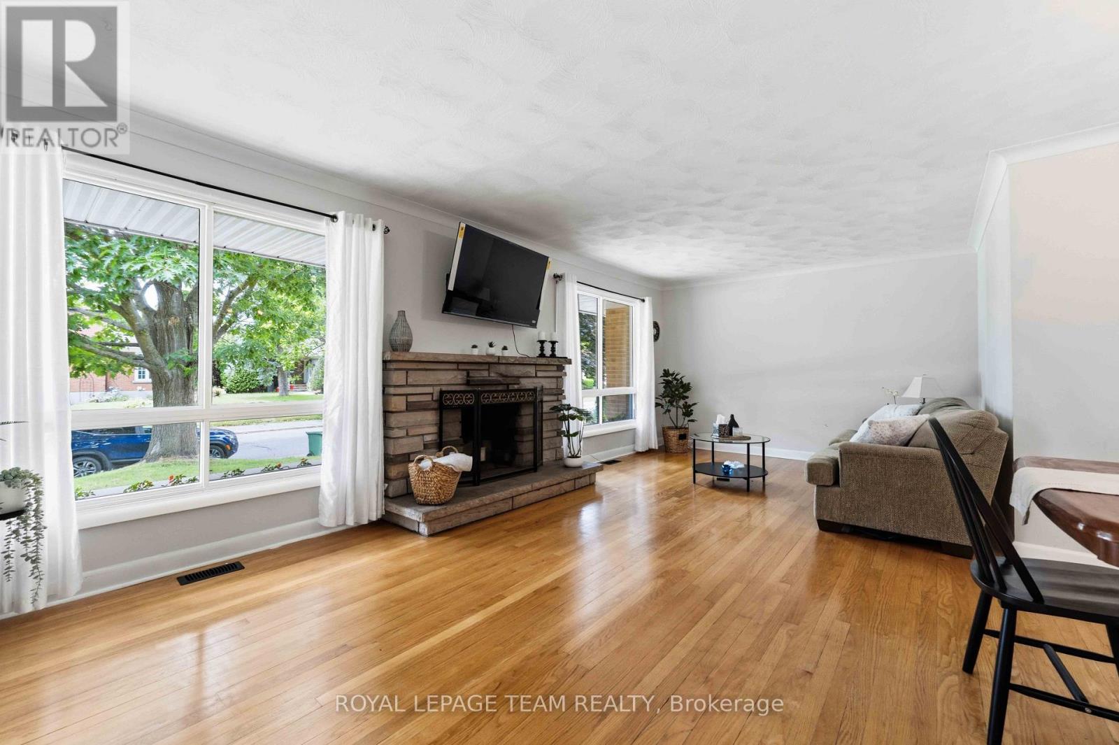 1155 Agincourt Road Property Photo 7