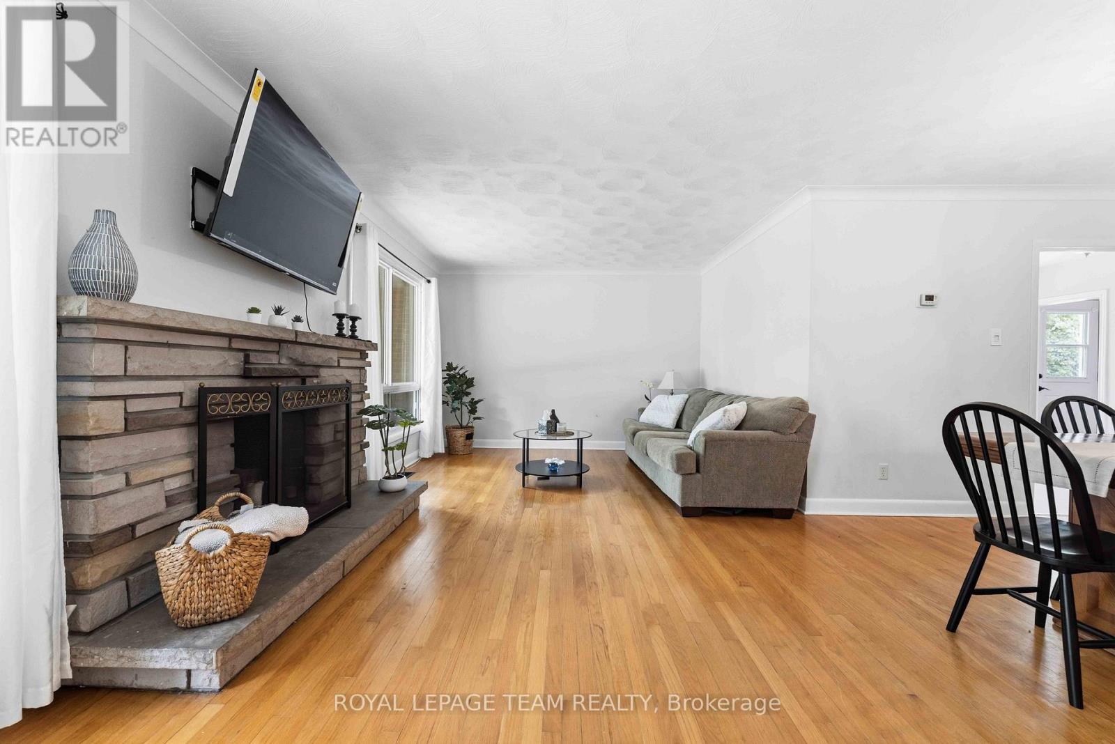 1155 Agincourt Road Property Photo 8