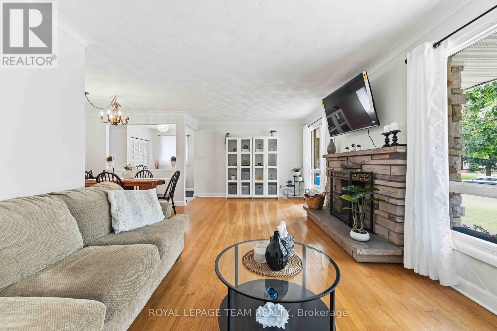 1155 Agincourt Road Property Photo 13