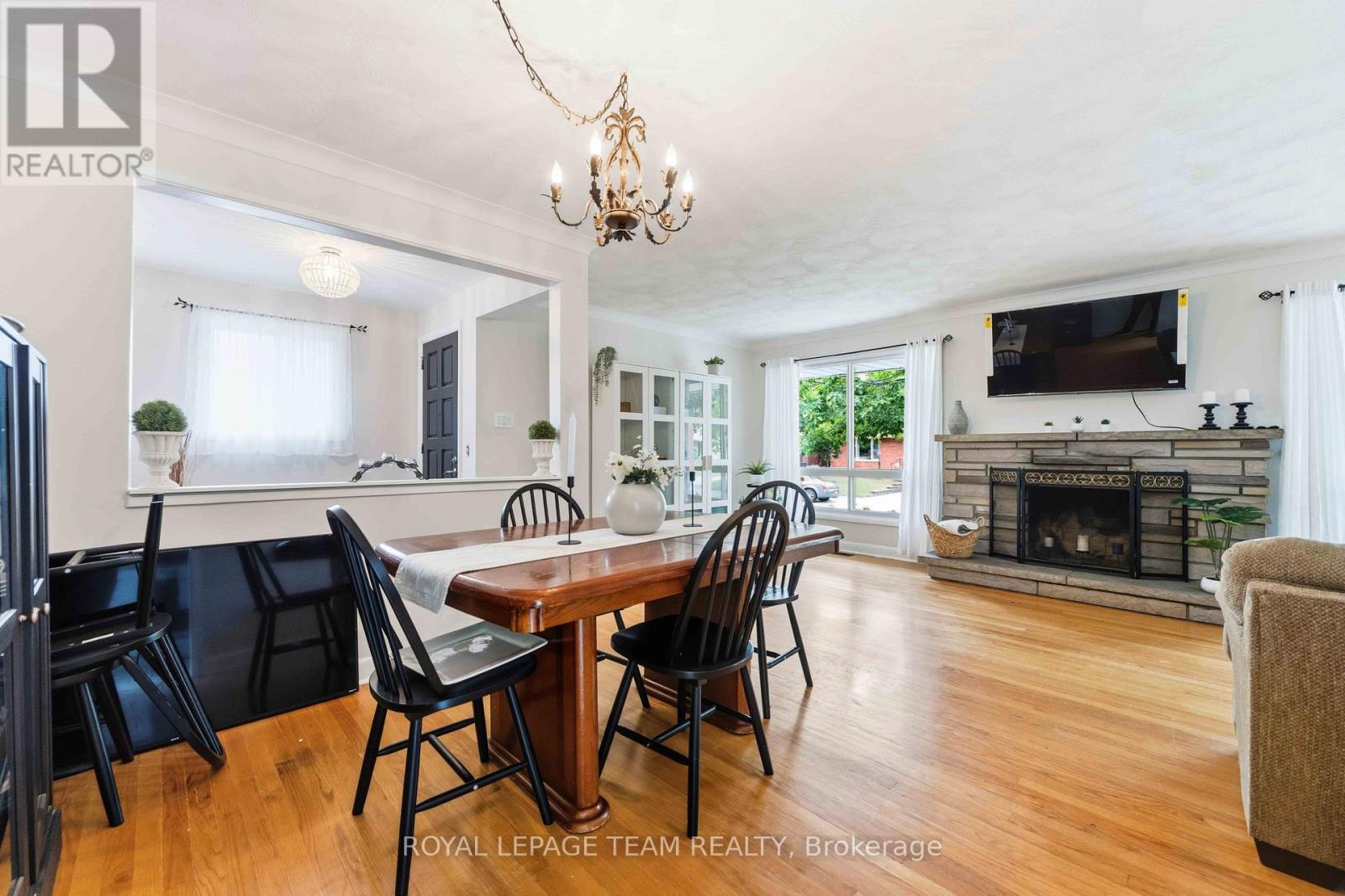 1155 Agincourt Road Property Photo 14