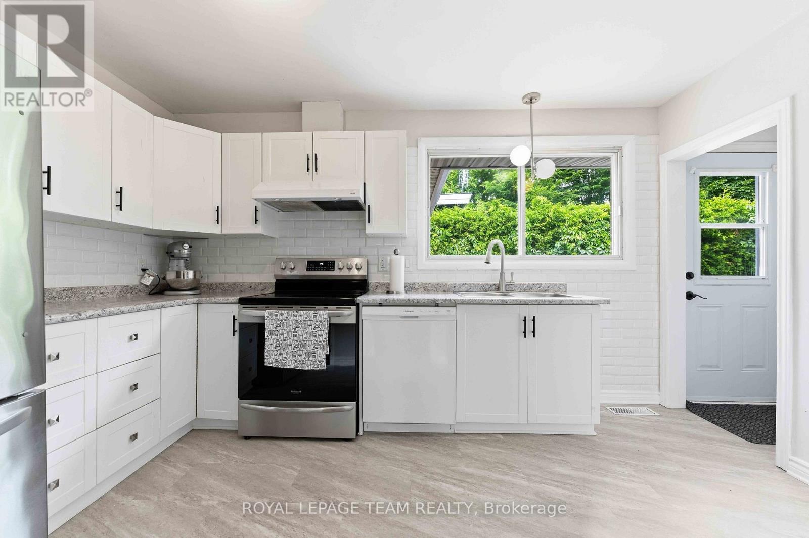 1155 Agincourt Road Property Photo 15