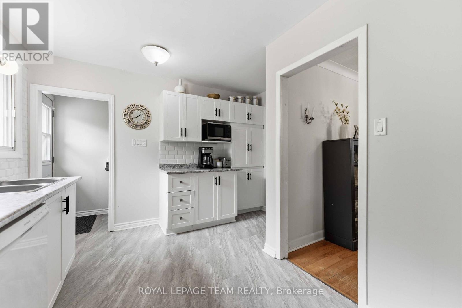 1155 Agincourt Road Property Photo 16