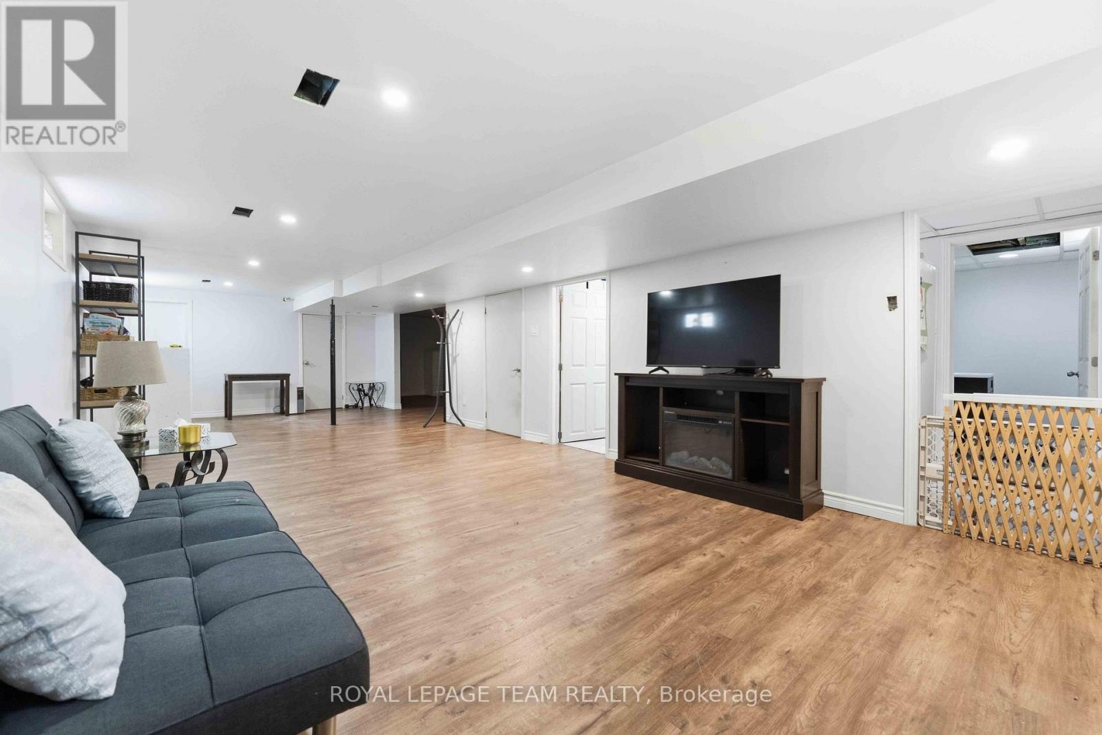 1155 Agincourt Road Property Photo 28