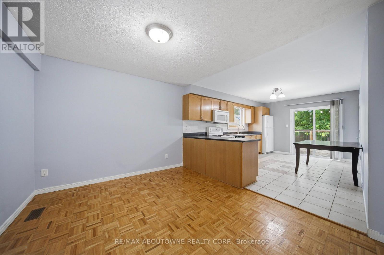 Upper - 146 Bankside Drive N Property Photo 7