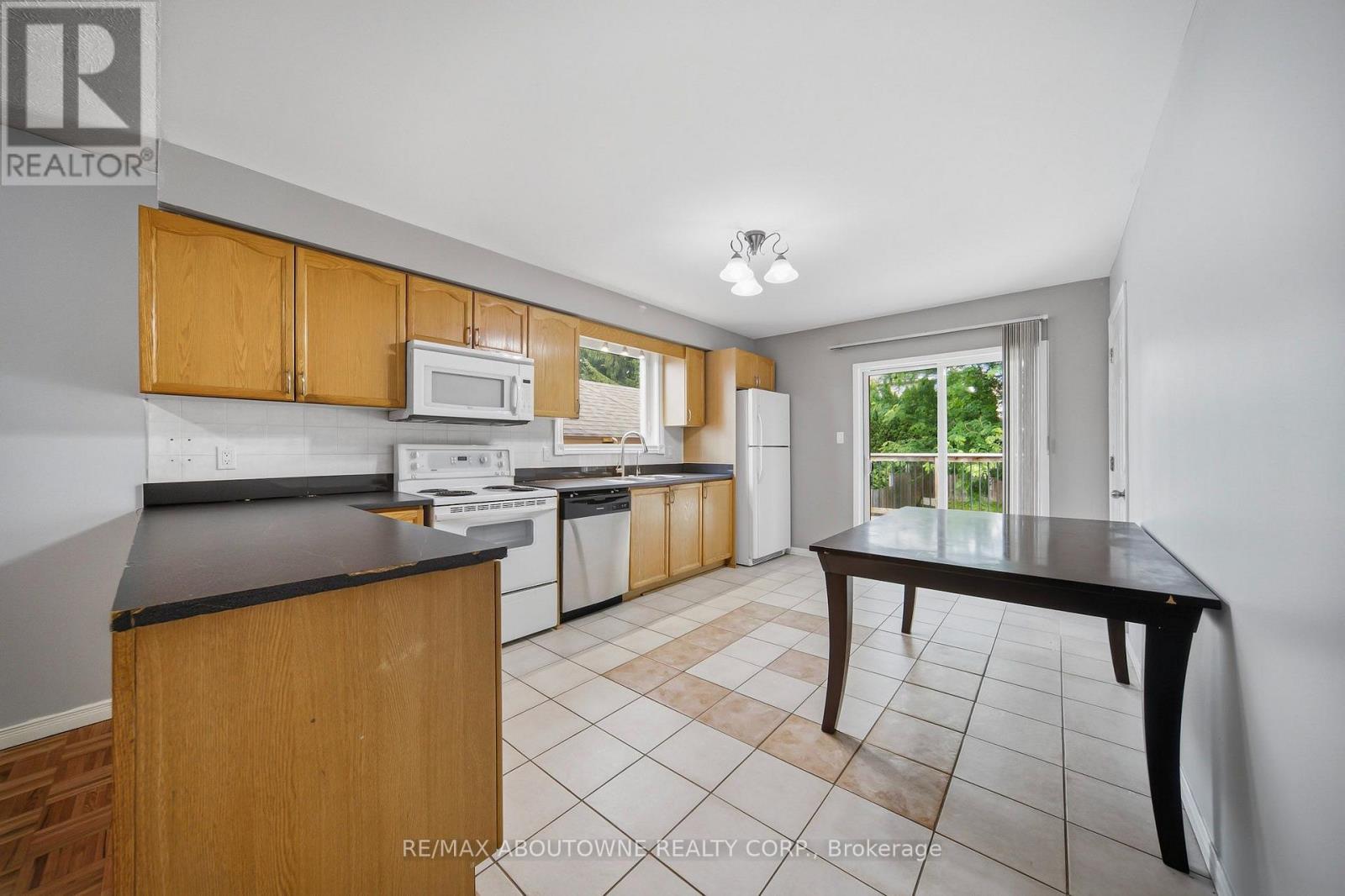 Upper - 146 Bankside Drive N Property Photo 8