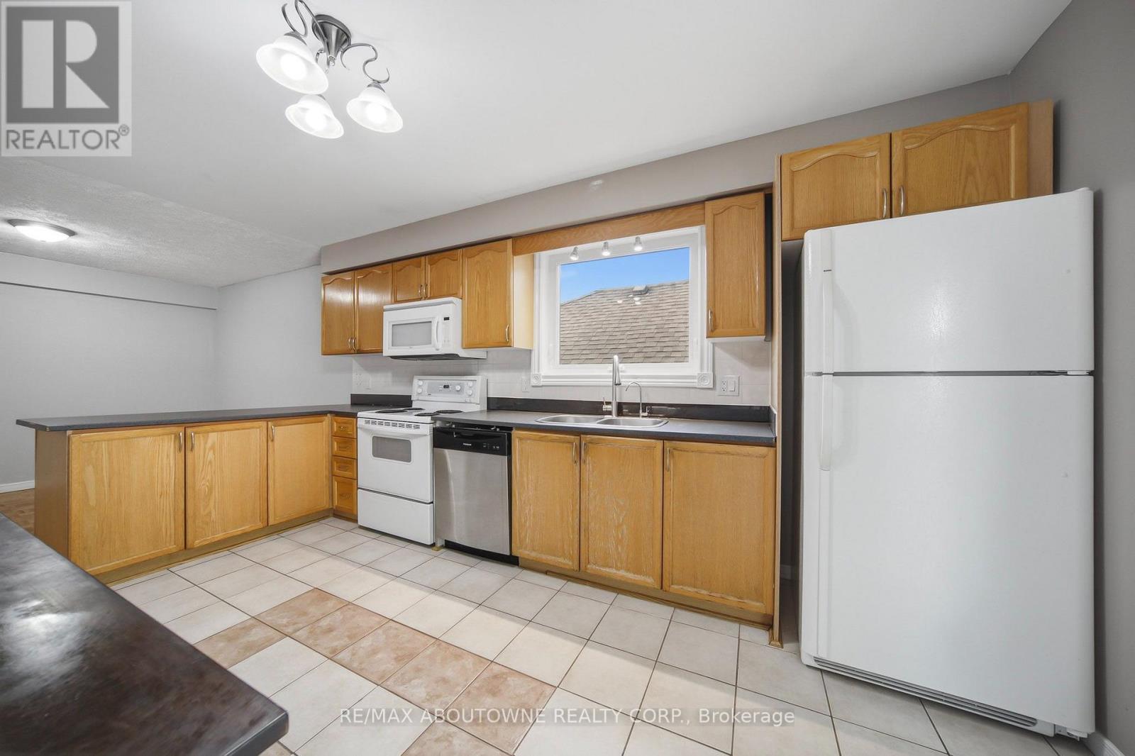 Upper - 146 Bankside Drive N Property Photo 9