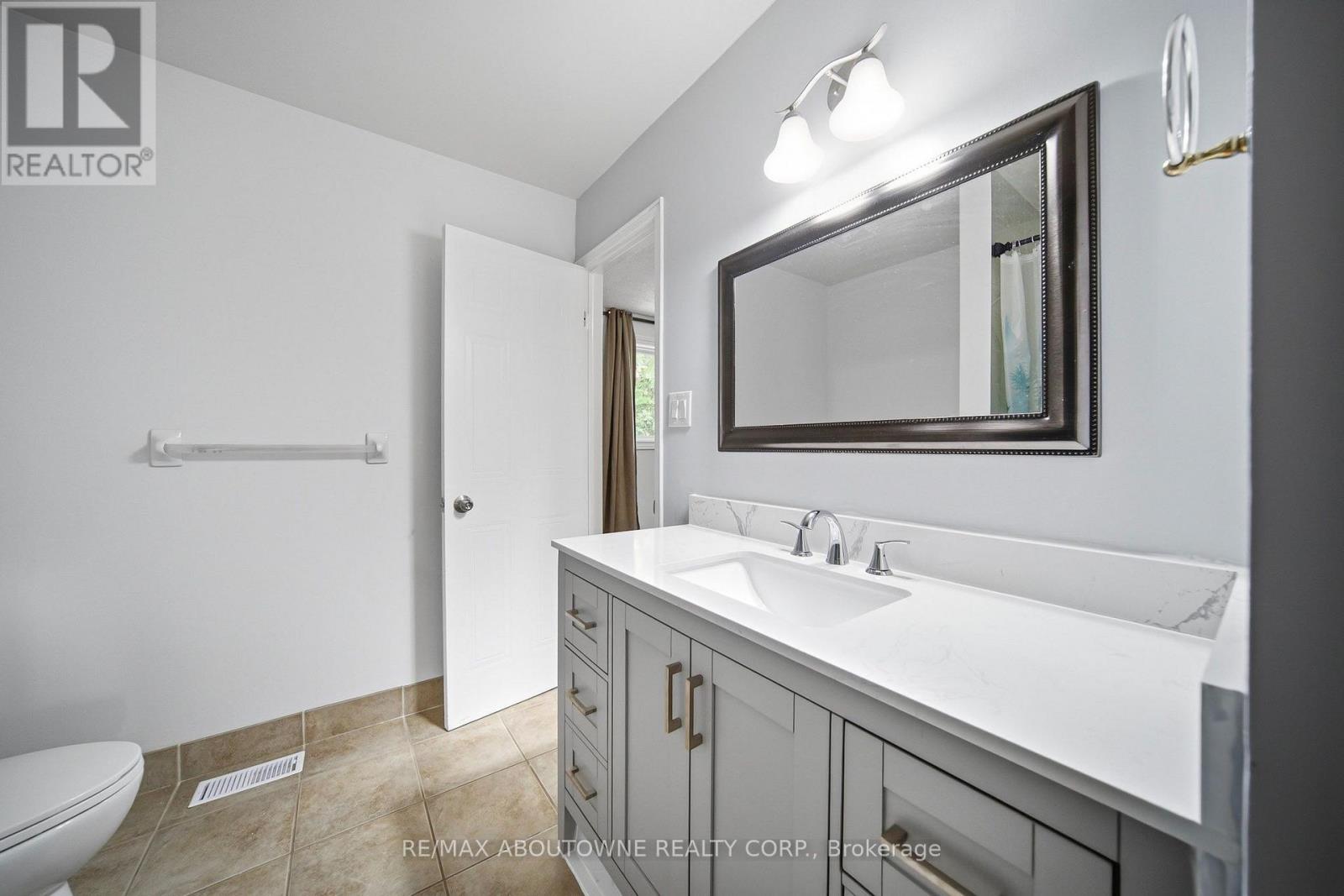 Upper - 146 Bankside Drive N Property Photo 22
