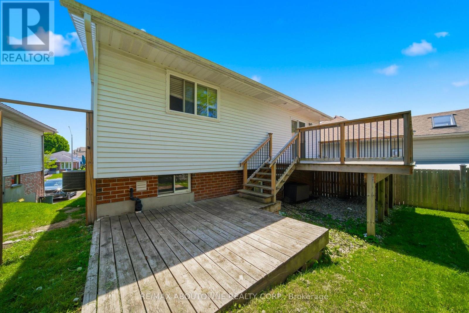 Upper - 146 Bankside Drive N Property Photo 23