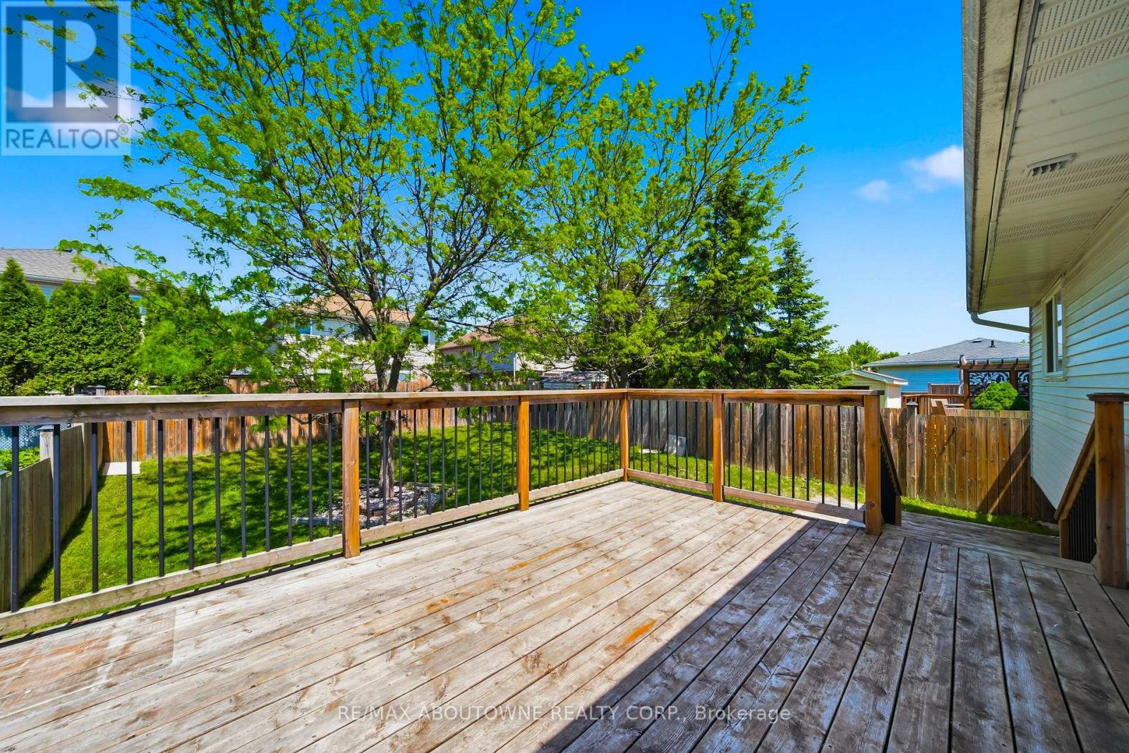 Upper - 146 Bankside Drive N Property Photo 25