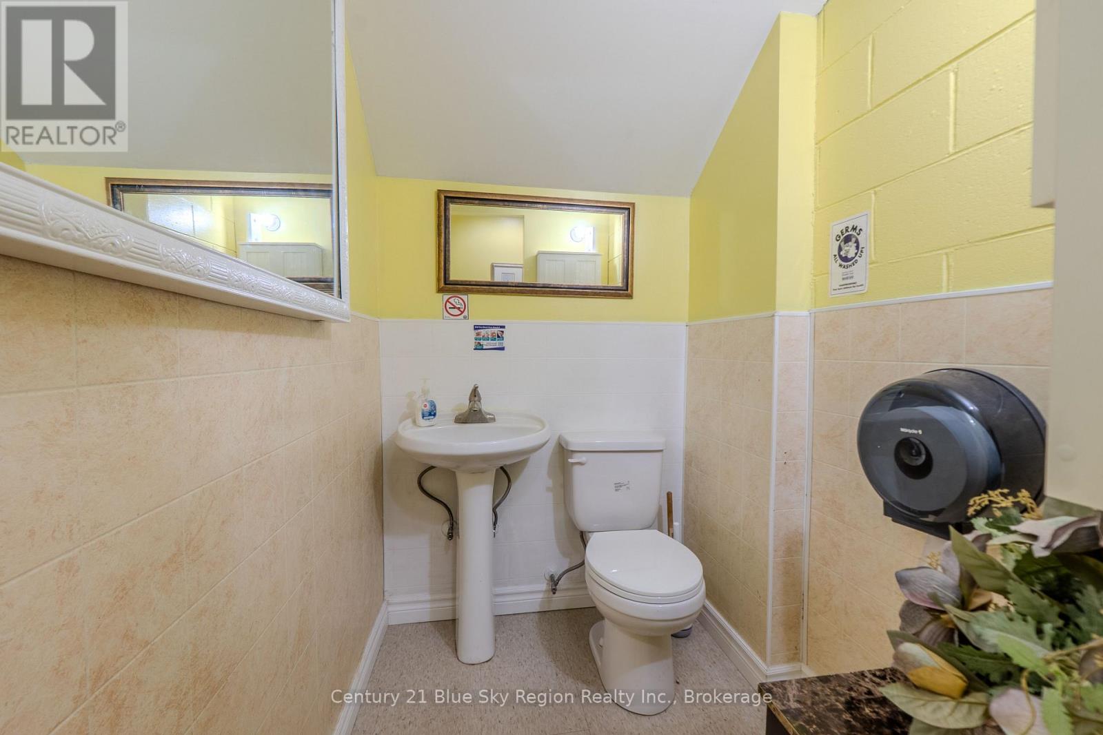 500 Main Street Property Photo 23