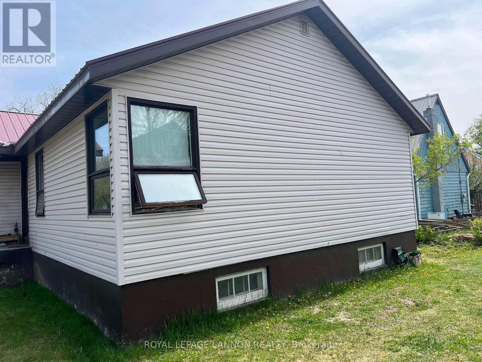 101 Pine Crescent Property Photo 3