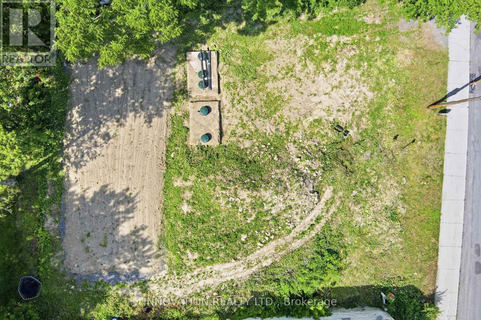 2322 Roger Stevens Drive Property Photo 9