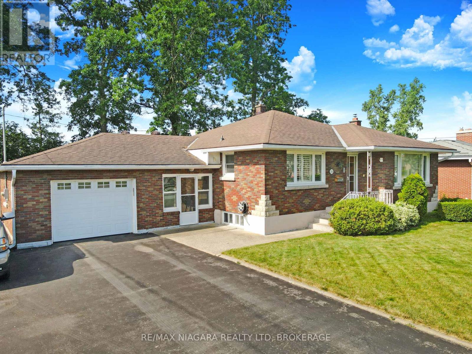 232 Walden Boulevard Property Photo 2