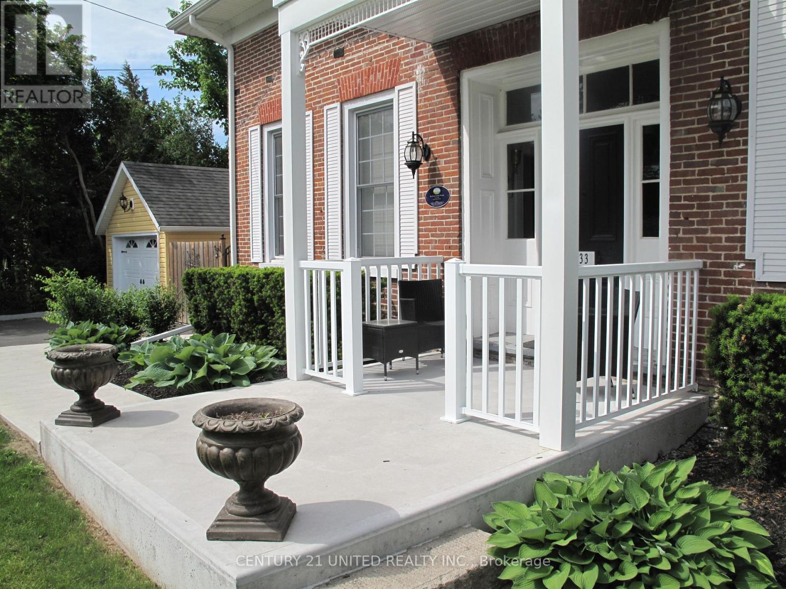 33 Bridge Street S Property Photo 2